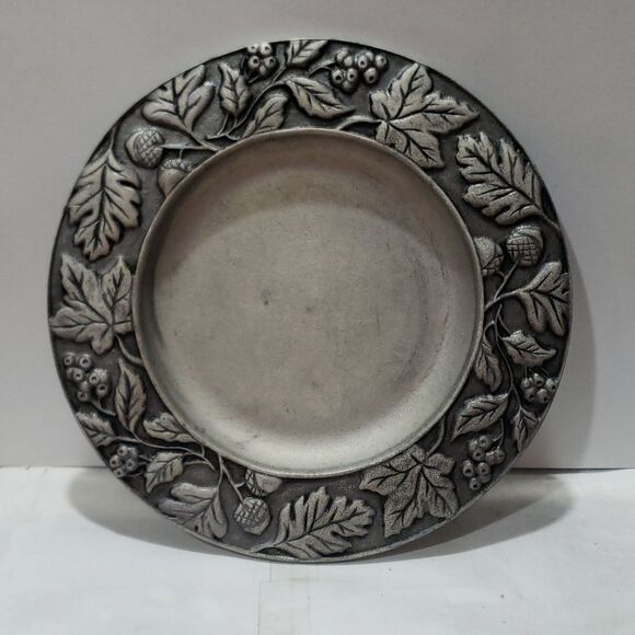 Vintage 2001 Longaberger Round Tray; Pewter; Acorns/Berries/Leaves; Fall. - Picture 1 of 4
